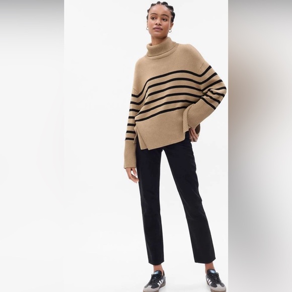 GAP Sweaters - GAP Split-Hem Turtleneck Sweater Small